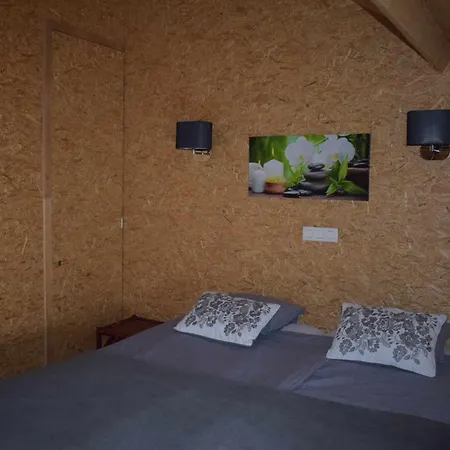 Li Stole 게스트하우스 더뷔